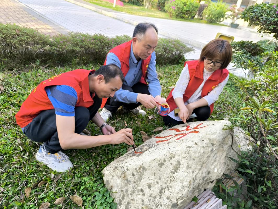 说明: 图：翻新校园